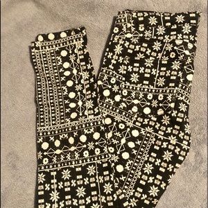 Snazzy Black and White Print pants size 10